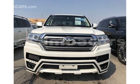 Buy Import Toyota Land Cruiser White Car in Import - Dubai in A'ana Buy Import Toyota Land Cruiser White Car in Import - Dubai in A'ana