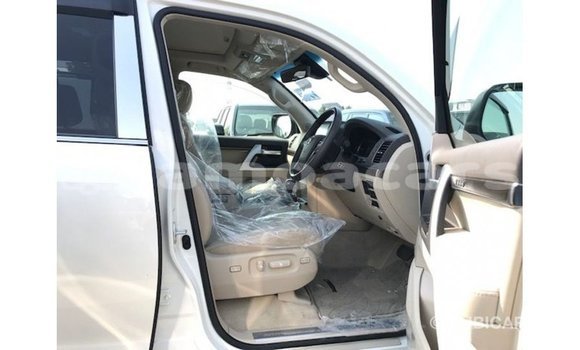 Buy Import Toyota Land Cruiser White Car in Import - Dubai in A'ana Buy Import Toyota Land Cruiser White Car in Import - Dubai in A'ana