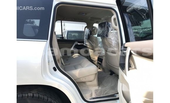 Buy Import Toyota Land Cruiser White Car in Import - Dubai in A'ana Buy Import Toyota Land Cruiser White Car in Import - Dubai in A'ana