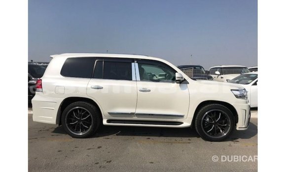 Buy Import Toyota Land Cruiser White Car in Import - Dubai in A'ana Buy Import Toyota Land Cruiser White Car in Import - Dubai in A'ana