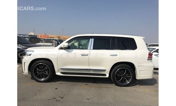 Buy Import Toyota Land Cruiser White Car in Import - Dubai in A'ana Buy Import Toyota Land Cruiser White Car in Import - Dubai in A'ana