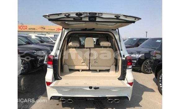 Buy Import Toyota Land Cruiser White Car in Import - Dubai in A'ana Buy Import Toyota Land Cruiser White Car in Import - Dubai in A'ana