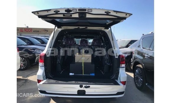 Buy Import Toyota Land Cruiser White Car in Import - Dubai in A'ana Buy Import Toyota Land Cruiser White Car in Import - Dubai in A'ana