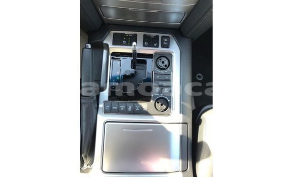 Buy Import Toyota Land Cruiser White Car in Import - Dubai in A'ana Buy Import Toyota Land Cruiser White Car in Import - Dubai in A'ana