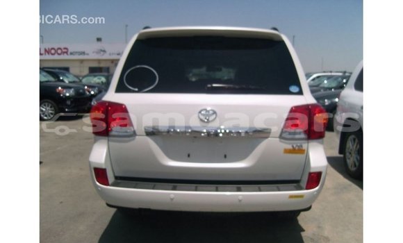 Buy Import Toyota Land Cruiser White Car in Import - Dubai in A'ana Buy Import Toyota Land Cruiser White Car in Import - Dubai in A'ana