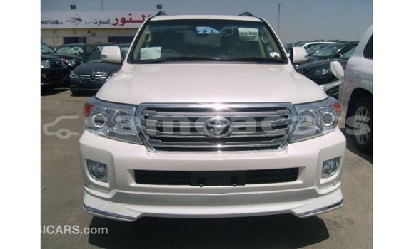 Buy Import Toyota Land Cruiser White Car in Import - Dubai in A'ana Buy Import Toyota Land Cruiser White Car in Import - Dubai in A'ana