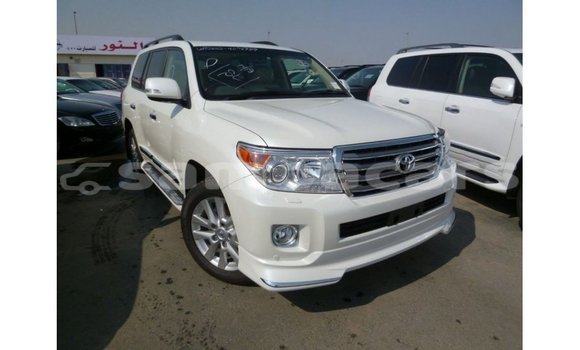 Buy Import Toyota Land Cruiser White Car in Import - Dubai in A'ana Buy Import Toyota Land Cruiser White Car in Import - Dubai in A'ana