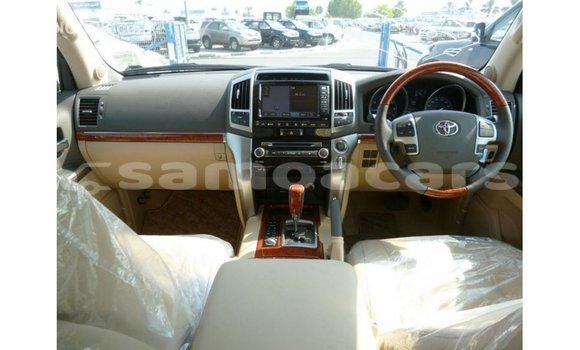 Buy Import Toyota Land Cruiser White Car in Import - Dubai in A'ana Buy Import Toyota Land Cruiser White Car in Import - Dubai in A'ana