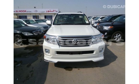 Buy Import Toyota Land Cruiser White Car in Import - Dubai in A'ana Buy Import Toyota Land Cruiser White Car in Import - Dubai in A'ana