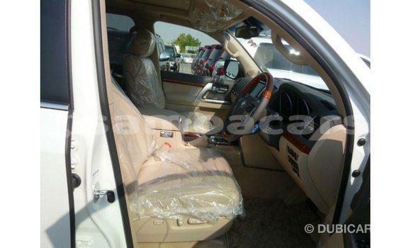 Buy Import Toyota Land Cruiser White Car in Import - Dubai in A'ana Buy Import Toyota Land Cruiser White Car in Import - Dubai in A'ana