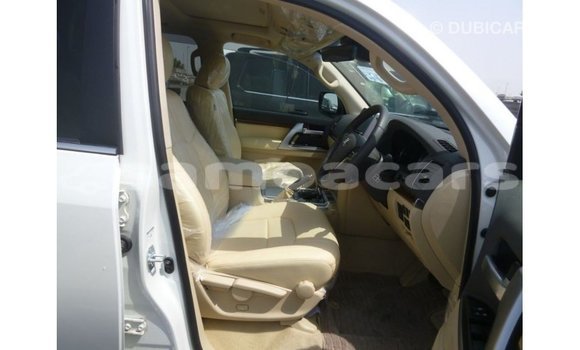 Buy Import Toyota Land Cruiser White Car in Import - Dubai in A'ana Buy Import Toyota Land Cruiser White Car in Import - Dubai in A'ana