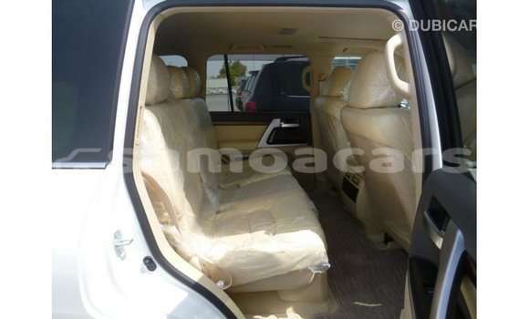 Buy Import Toyota Land Cruiser White Car in Import - Dubai in A'ana Buy Import Toyota Land Cruiser White Car in Import - Dubai in A'ana
