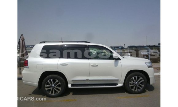 Buy Import Toyota Land Cruiser White Car in Import - Dubai in A'ana Buy Import Toyota Land Cruiser White Car in Import - Dubai in A'ana