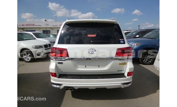 Buy Import Toyota Land Cruiser White Car in Import - Dubai in A'ana Buy Import Toyota Land Cruiser White Car in Import - Dubai in A'ana