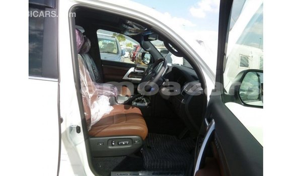 Buy Import Toyota Land Cruiser White Car in Import - Dubai in A'ana Buy Import Toyota Land Cruiser White Car in Import - Dubai in A'ana