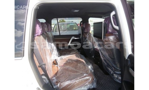 Buy Import Toyota Land Cruiser White Car in Import - Dubai in A'ana Buy Import Toyota Land Cruiser White Car in Import - Dubai in A'ana