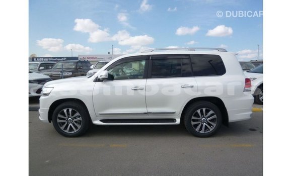 Buy Import Toyota Land Cruiser White Car in Import - Dubai in A'ana Buy Import Toyota Land Cruiser White Car in Import - Dubai in A'ana