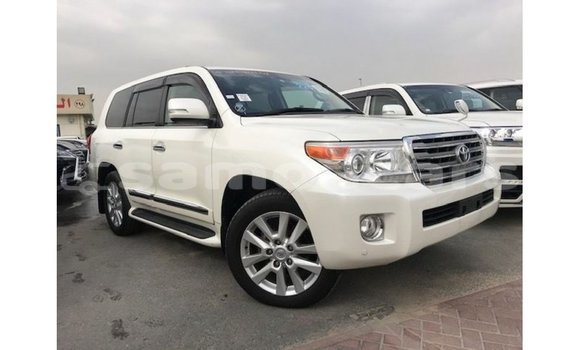 Buy Import Toyota Land Cruiser White Car in Import - Dubai in A'ana Buy Import Toyota Land Cruiser White Car in Import - Dubai in A'ana