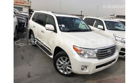 Buy Import Toyota Land Cruiser White Car in Import - Dubai in A'ana Buy Import Toyota Land Cruiser White Car in Import - Dubai in A'ana