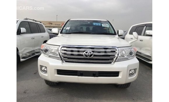 Buy Import Toyota Land Cruiser White Car in Import - Dubai in A'ana Buy Import Toyota Land Cruiser White Car in Import - Dubai in A'ana