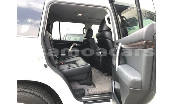 Buy Import Toyota Land Cruiser White Car in Import - Dubai in A'ana Buy Import Toyota Land Cruiser White Car in Import - Dubai in A'ana