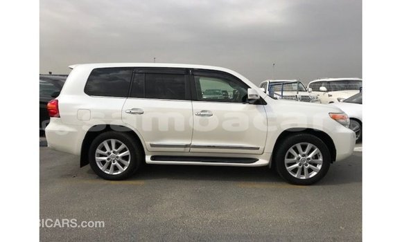 Buy Import Toyota Land Cruiser White Car in Import - Dubai in A'ana Buy Import Toyota Land Cruiser White Car in Import - Dubai in A'ana