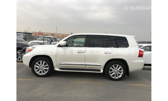 Buy Import Toyota Land Cruiser White Car in Import - Dubai in A'ana Buy Import Toyota Land Cruiser White Car in Import - Dubai in A'ana