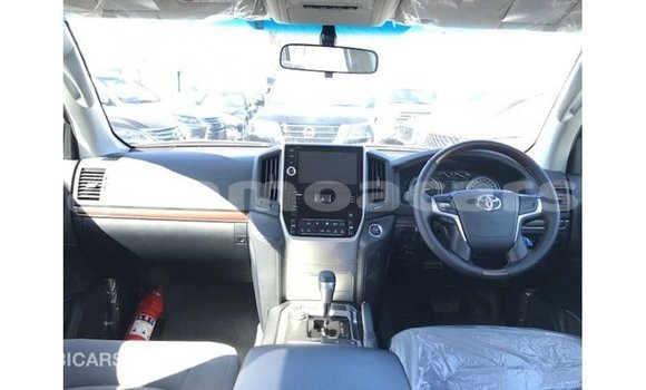 Buy Import Toyota Land Cruiser White Car in Import - Dubai in A'ana Buy Import Toyota Land Cruiser White Car in Import - Dubai in A'ana