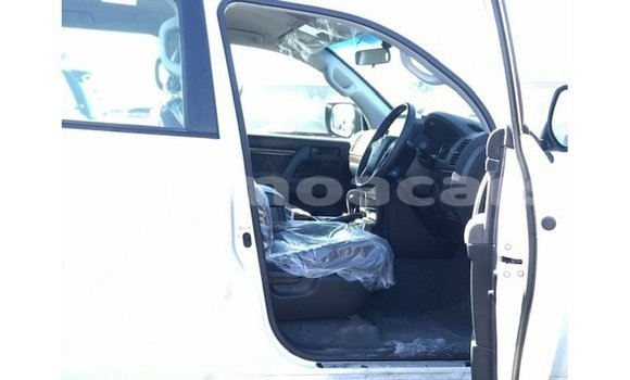 Buy Import Toyota Land Cruiser White Car in Import - Dubai in A'ana Buy Import Toyota Land Cruiser White Car in Import - Dubai in A'ana