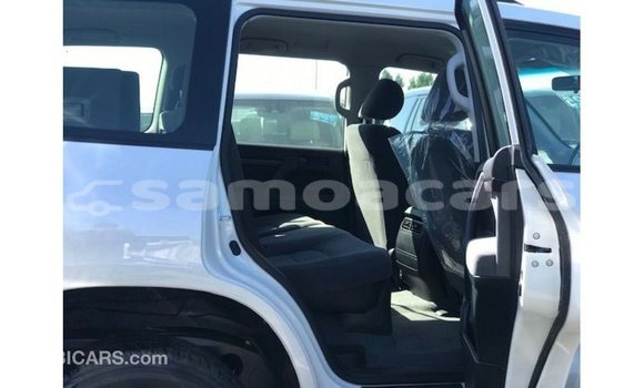 Buy Import Toyota Land Cruiser White Car in Import - Dubai in A'ana Buy Import Toyota Land Cruiser White Car in Import - Dubai in A'ana