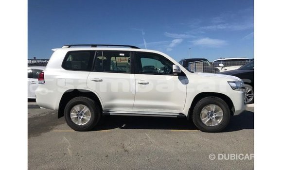 Buy Import Toyota Land Cruiser White Car in Import - Dubai in A'ana Buy Import Toyota Land Cruiser White Car in Import - Dubai in A'ana