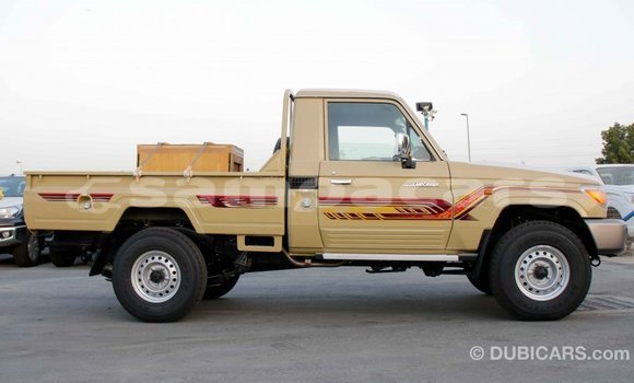 Acheter Import Voiture Toyota Land Cruiser Beige à Import - Dubai, A'ana Acheter Import Voiture Toyota Land Cruiser Beige à Import - Dubai, A'ana