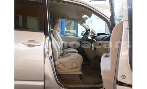 Buy Import Toyota Voxy Other Car in Import - Dubai in A'ana Buy Import Toyota Voxy Other Car in Import - Dubai in A'ana