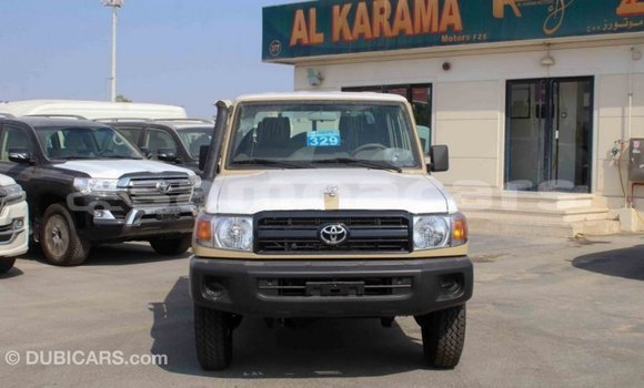 Acheter Import Voiture Toyota Land Cruiser Beige à Import - Dubai, A'ana Acheter Import Voiture Toyota Land Cruiser Beige à Import - Dubai, A'ana