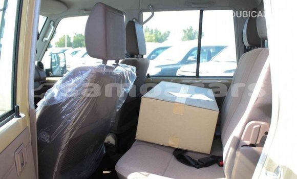 Acheter Import Voiture Toyota Land Cruiser Beige à Import - Dubai, A'ana Acheter Import Voiture Toyota Land Cruiser Beige à Import - Dubai, A'ana