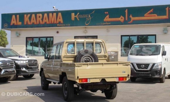 Acheter Import Voiture Toyota Land Cruiser Beige à Import - Dubai, A'ana Acheter Import Voiture Toyota Land Cruiser Beige à Import - Dubai, A'ana