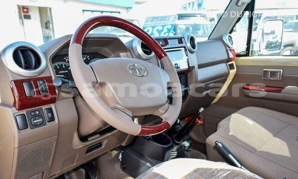 Acheter Import Voiture Toyota Land Cruiser Beige à Import - Dubai, A'ana Acheter Import Voiture Toyota Land Cruiser Beige à Import - Dubai, A'ana