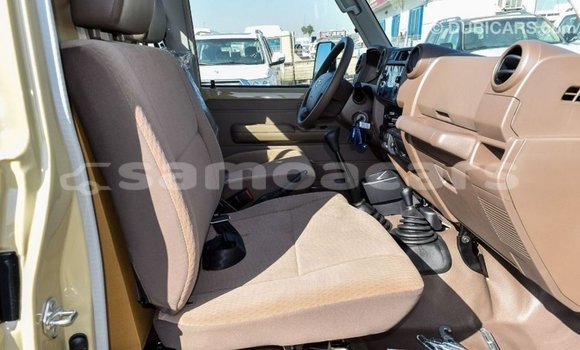 Acheter Import Voiture Toyota Land Cruiser Beige à Import - Dubai, A'ana Acheter Import Voiture Toyota Land Cruiser Beige à Import - Dubai, A'ana