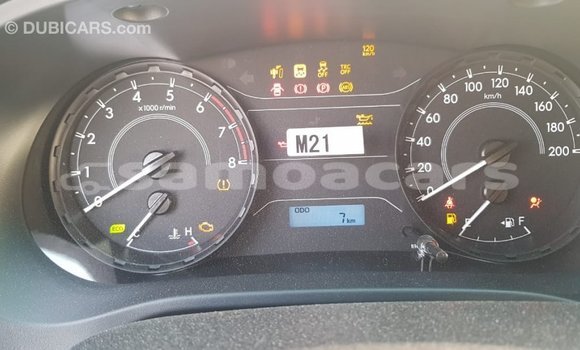 Acheter Import Voiture Toyota Hilux Blanc à Import - Dubai, A'ana Acheter Import Voiture Toyota Hilux Blanc à Import - Dubai, A'ana