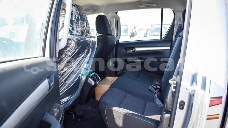 Big with watermark toyota hilux a ana import dubai 3896