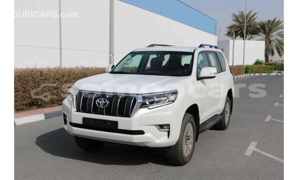 Acheter Import Voiture Toyota Prado Blanc à Import - Dubai, A'ana Acheter Import Voiture Toyota Prado Blanc à Import - Dubai, A'ana