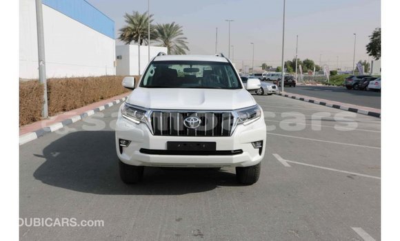 Acheter Import Voiture Toyota Prado Blanc à Import - Dubai, A'ana Acheter Import Voiture Toyota Prado Blanc à Import - Dubai, A'ana