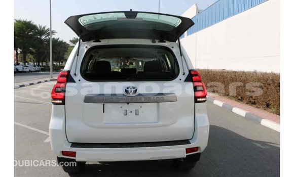 Acheter Import Voiture Toyota Prado Blanc à Import - Dubai, A'ana Acheter Import Voiture Toyota Prado Blanc à Import - Dubai, A'ana