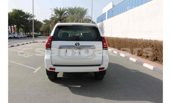 Acheter Import Voiture Toyota Prado Blanc à Import - Dubai, A'ana Acheter Import Voiture Toyota Prado Blanc à Import - Dubai, A'ana