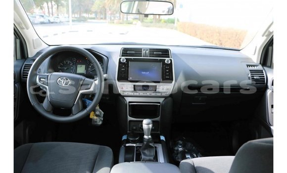 Acheter Import Voiture Toyota Prado Blanc à Import - Dubai, A'ana Acheter Import Voiture Toyota Prado Blanc à Import - Dubai, A'ana