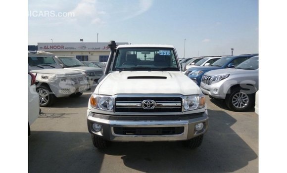 Buy Import Toyota Land Cruiser White Car in Import - Dubai in A'ana Buy Import Toyota Land Cruiser White Car in Import - Dubai in A'ana