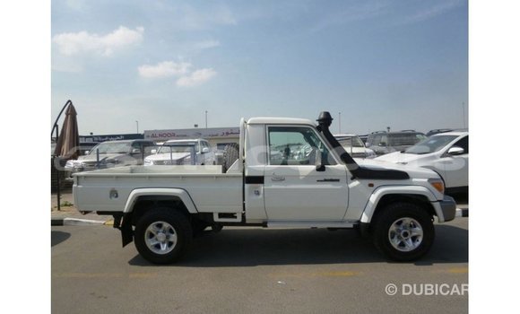 Buy Import Toyota Land Cruiser White Car in Import - Dubai in A'ana Buy Import Toyota Land Cruiser White Car in Import - Dubai in A'ana