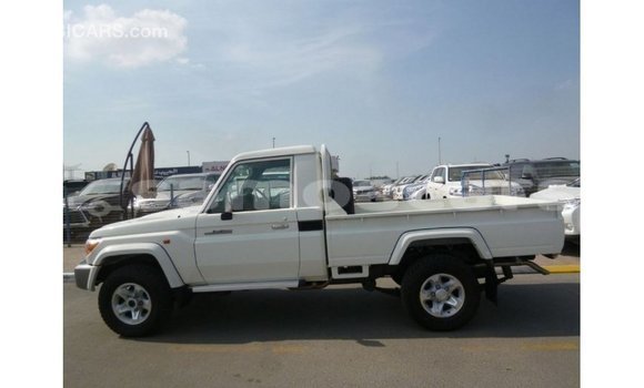 Buy Import Toyota Land Cruiser White Car in Import - Dubai in A'ana Buy Import Toyota Land Cruiser White Car in Import - Dubai in A'ana