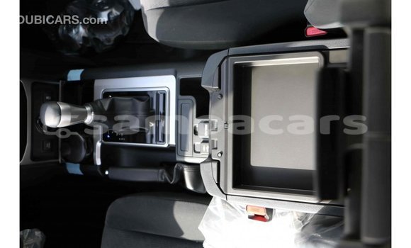 Acheter Import Voiture Toyota Prado Blanc à Import - Dubai, A'ana Acheter Import Voiture Toyota Prado Blanc à Import - Dubai, A'ana