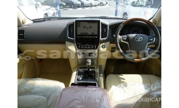 Buy Import Toyota Land Cruiser White Car in Import - Dubai in A'ana Buy Import Toyota Land Cruiser White Car in Import - Dubai in A'ana